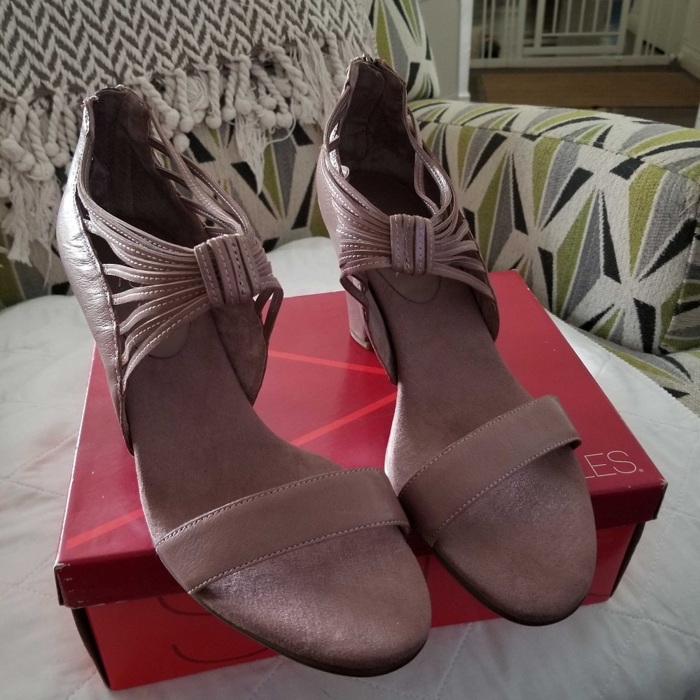 Shoe